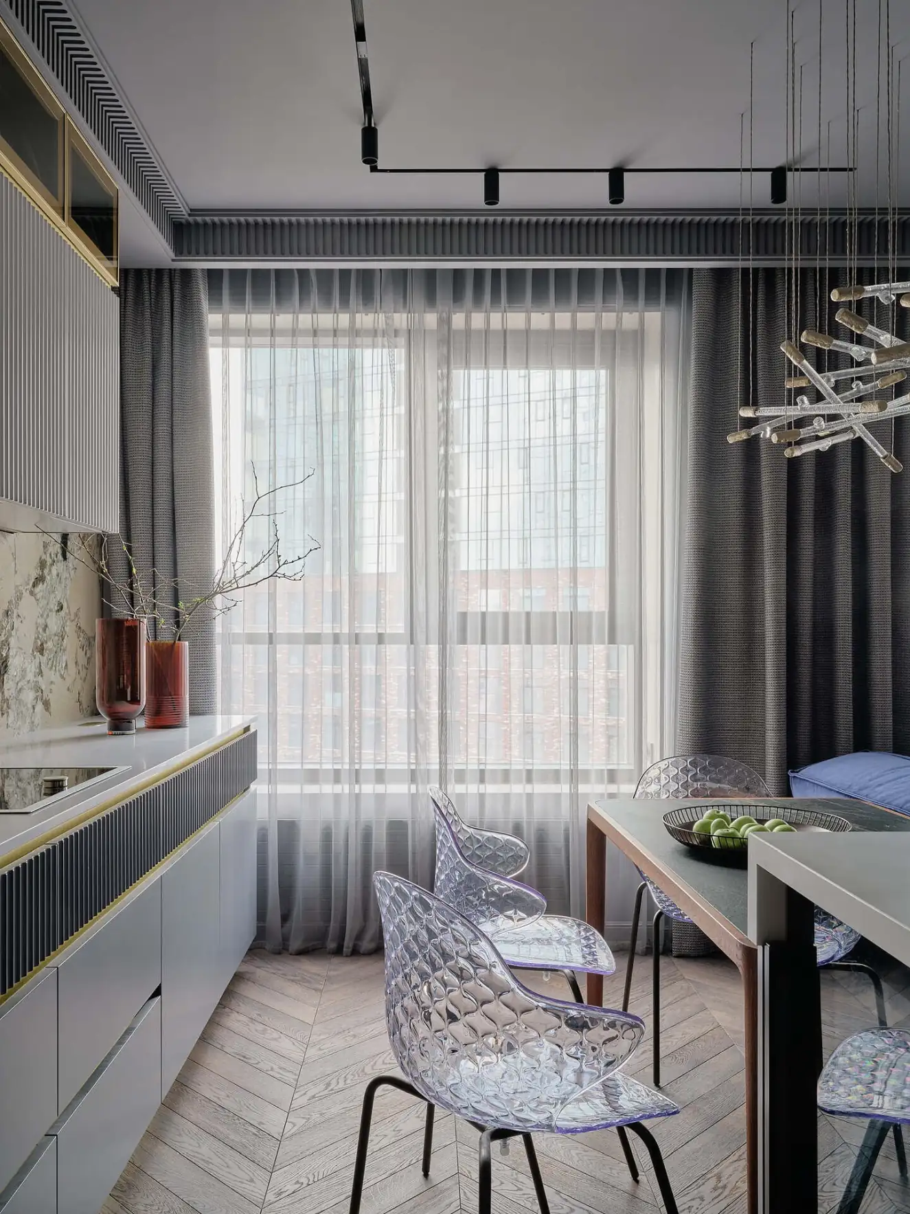 Enteriőr a csendes luxus jegyében, modern klasszikus stílus, art deco részletek