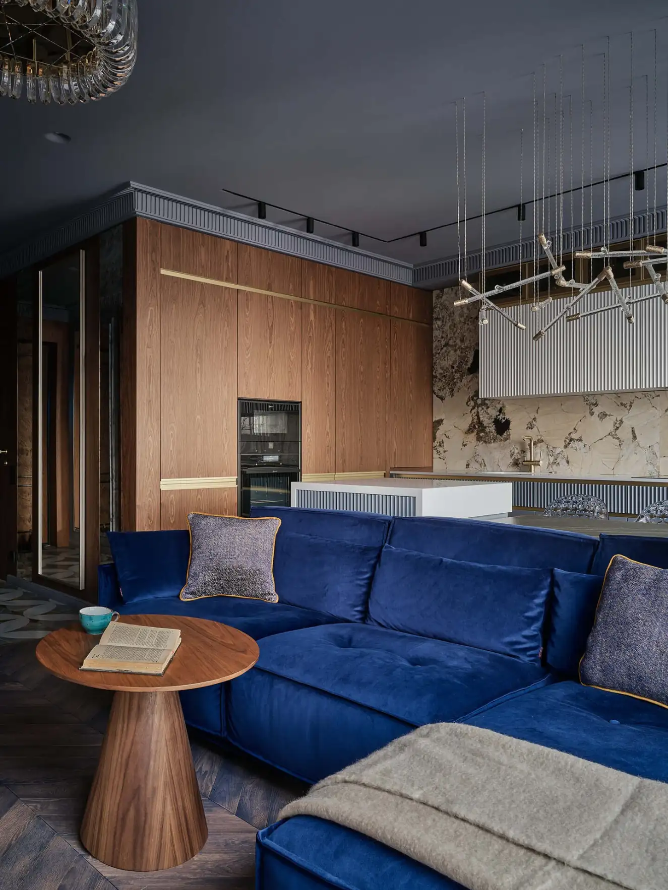 Enteriőr a csendes luxus jegyében, modern klasszikus stílus, art deco részletek