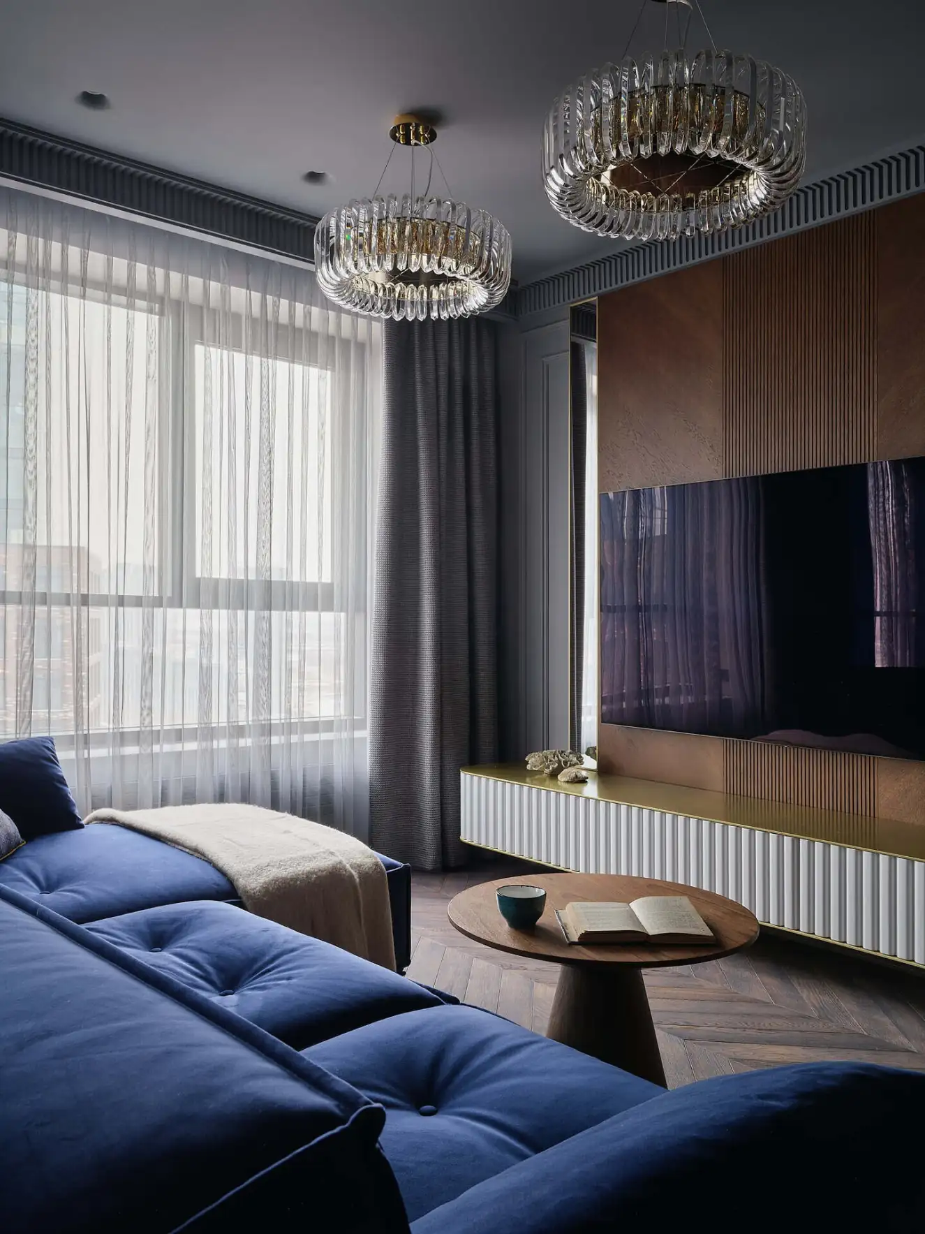 Enteriőr a csendes luxus jegyében, modern klasszikus stílus, art deco részletek