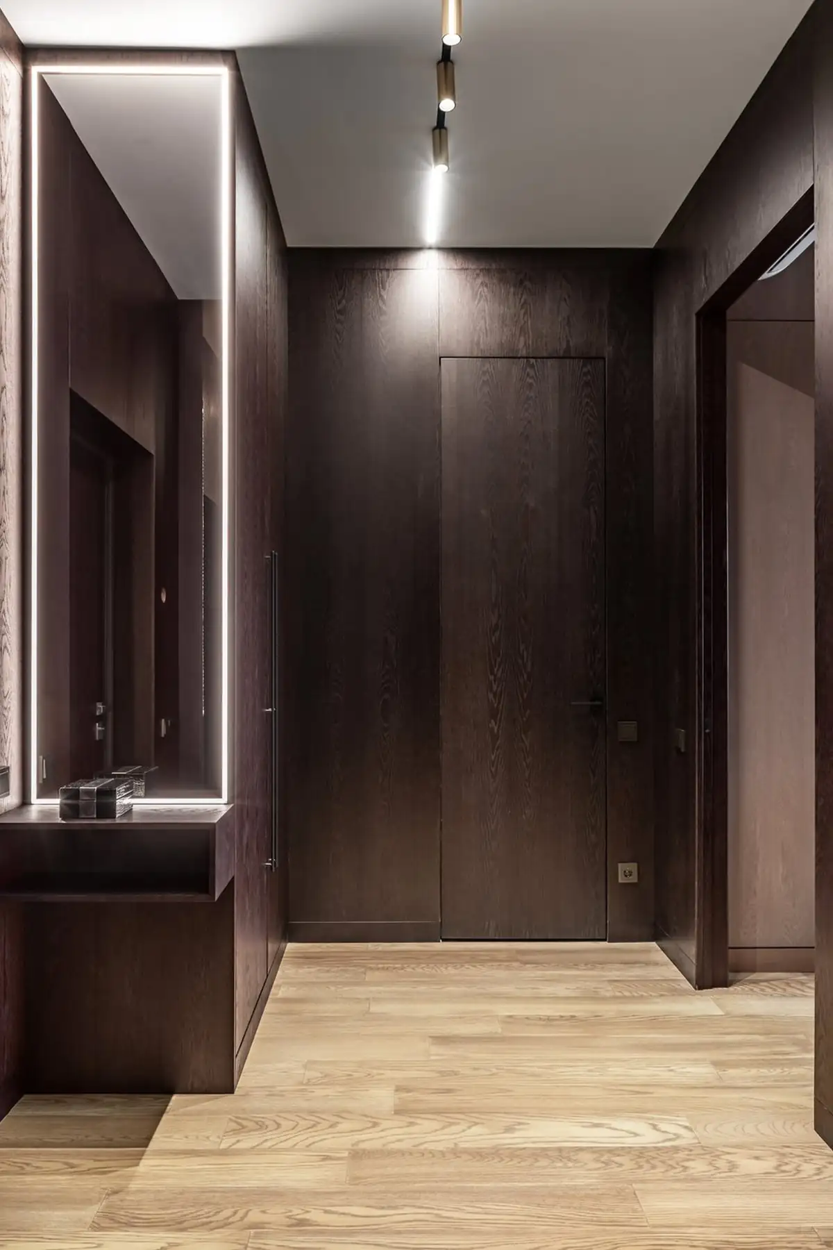 Csendes luxus: sötét fa, márványhatás és visszafogott elegancia