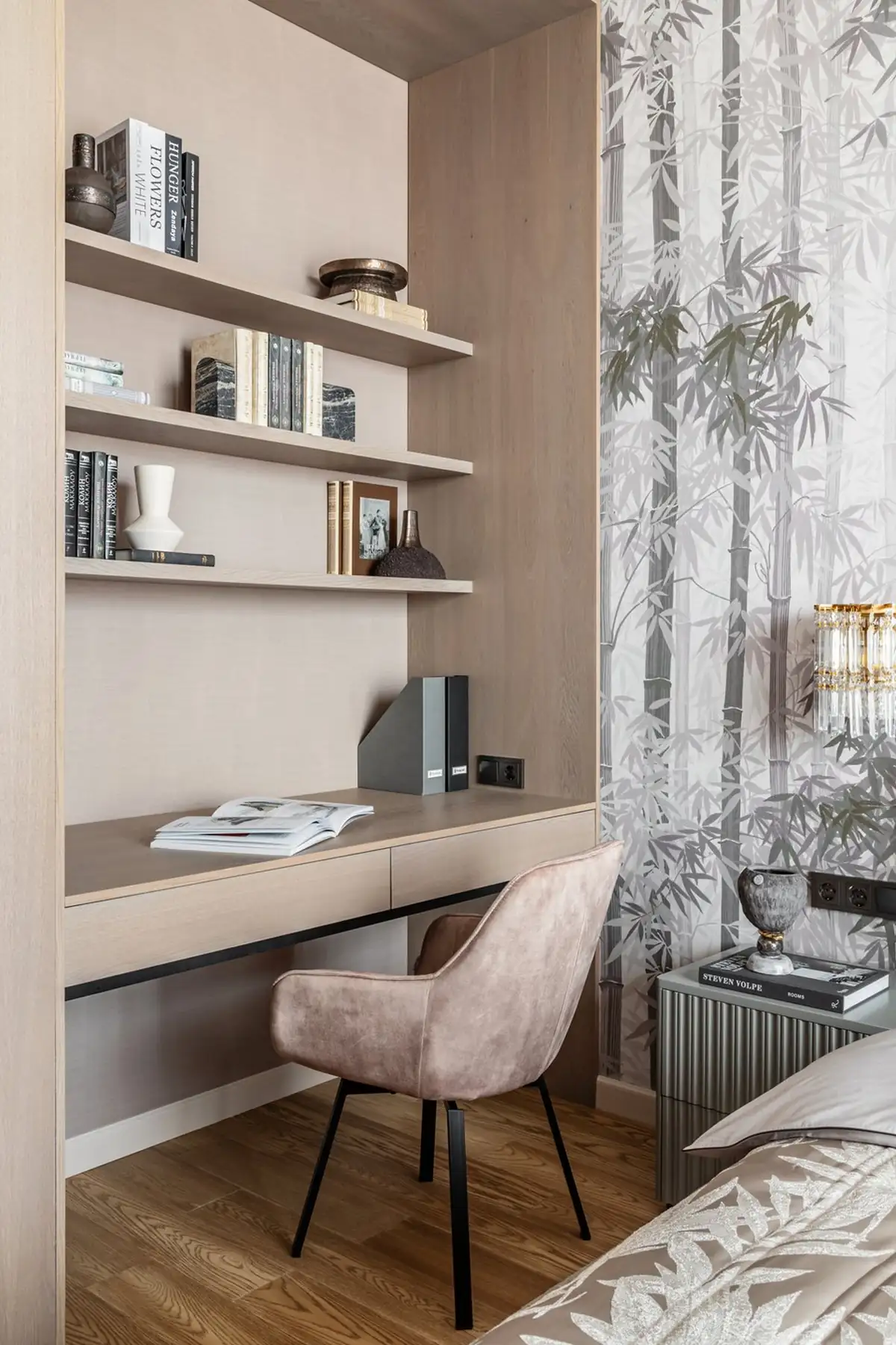 Csendes luxus: sötét fa, márványhatás és visszafogott elegancia