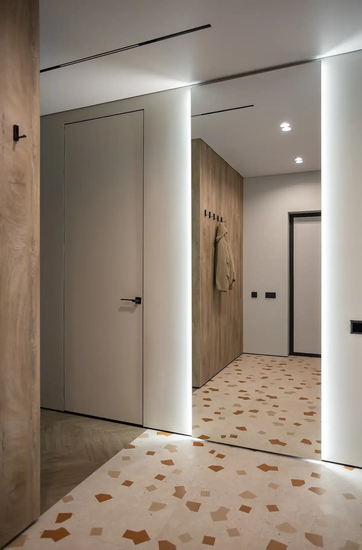 Dolgozósarok a szekrényben, konyhasziget, színes részletek 56 m2-en