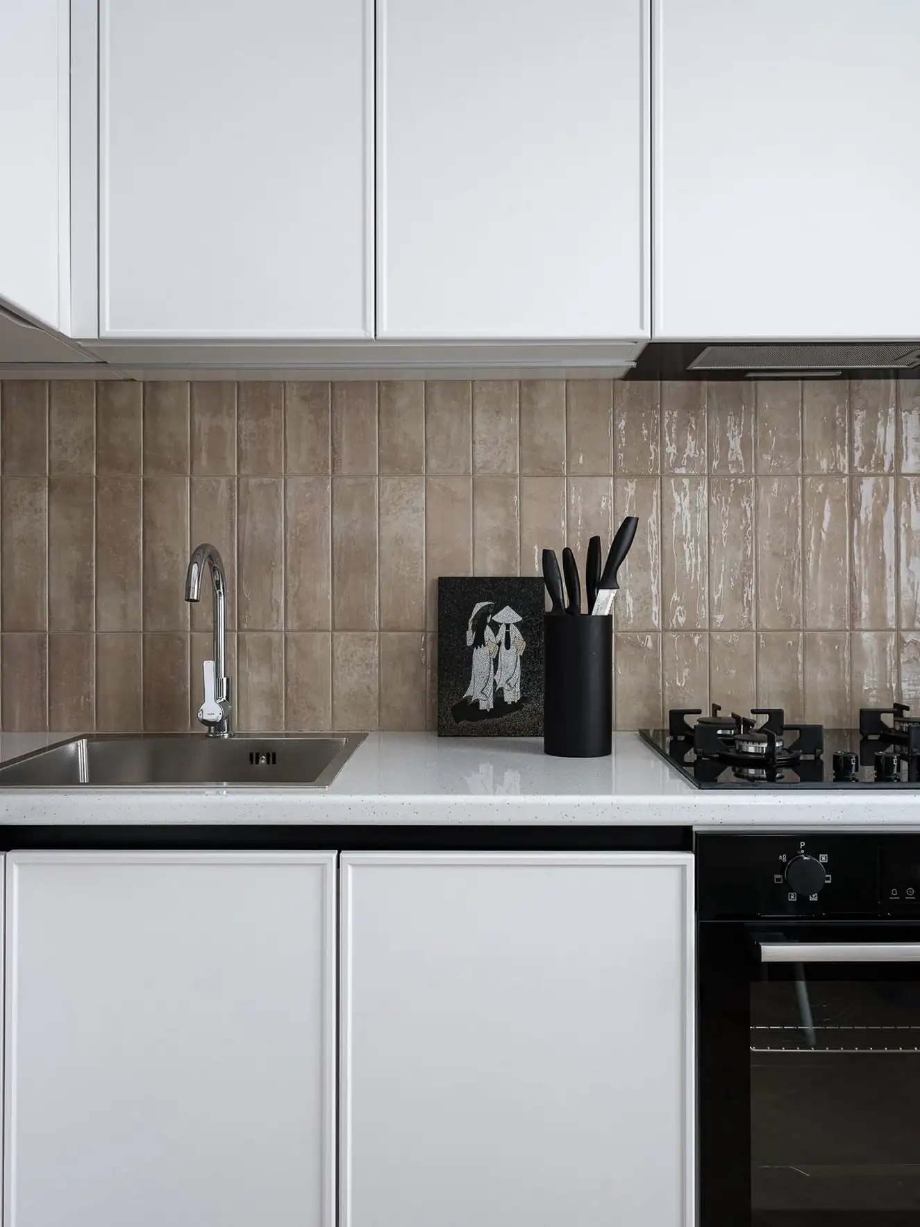 Lepukkant kis tégla lakásból modern minimalista otthon