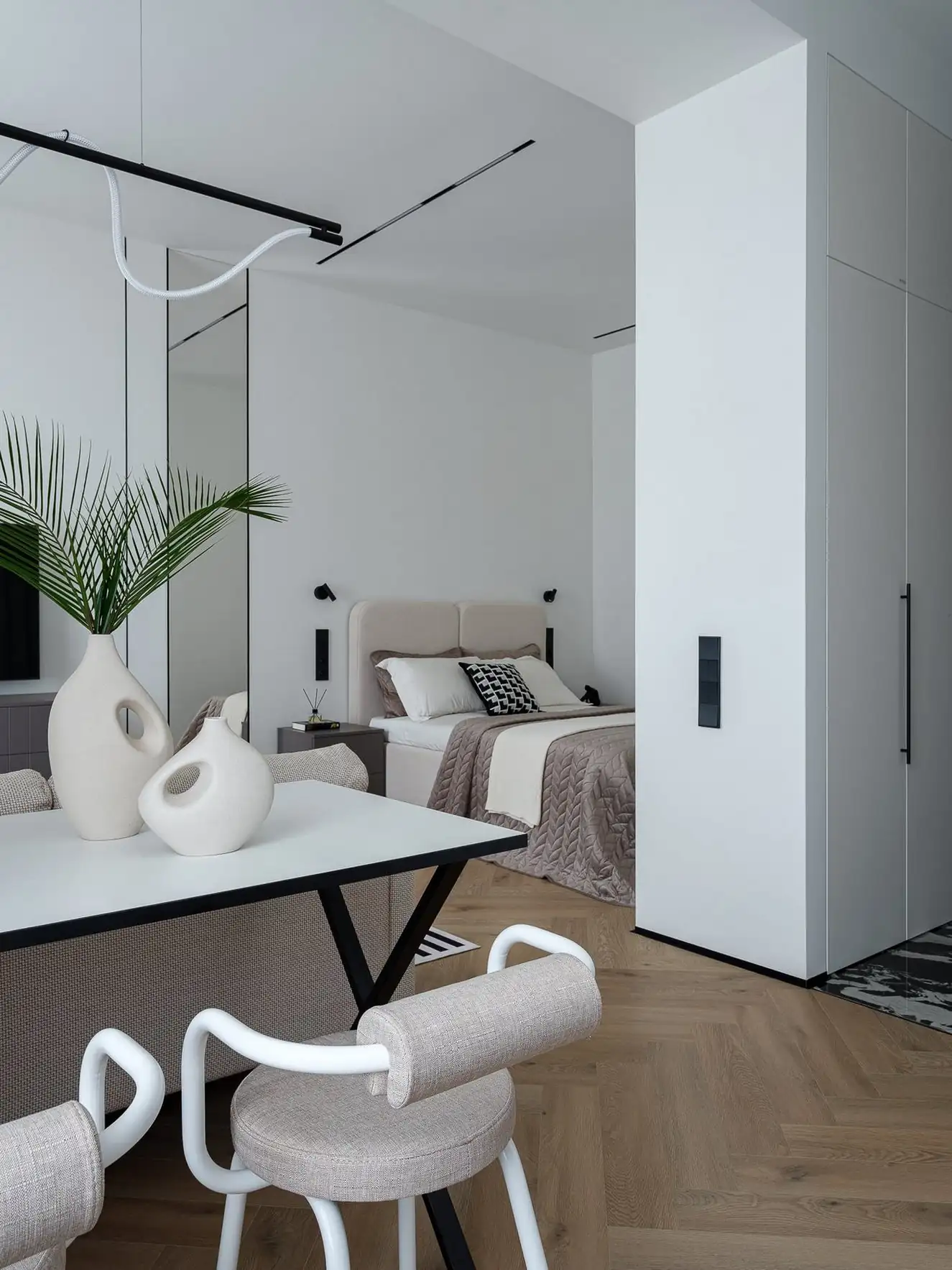 Lepukkant kis tégla lakásból modern minimalista otthon