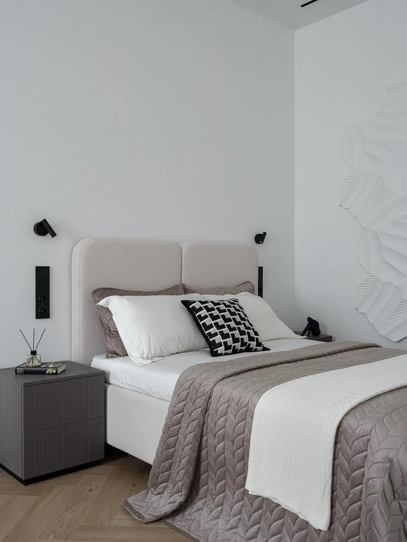 Lepukkant kis tégla lakásból modern minimalista otthon