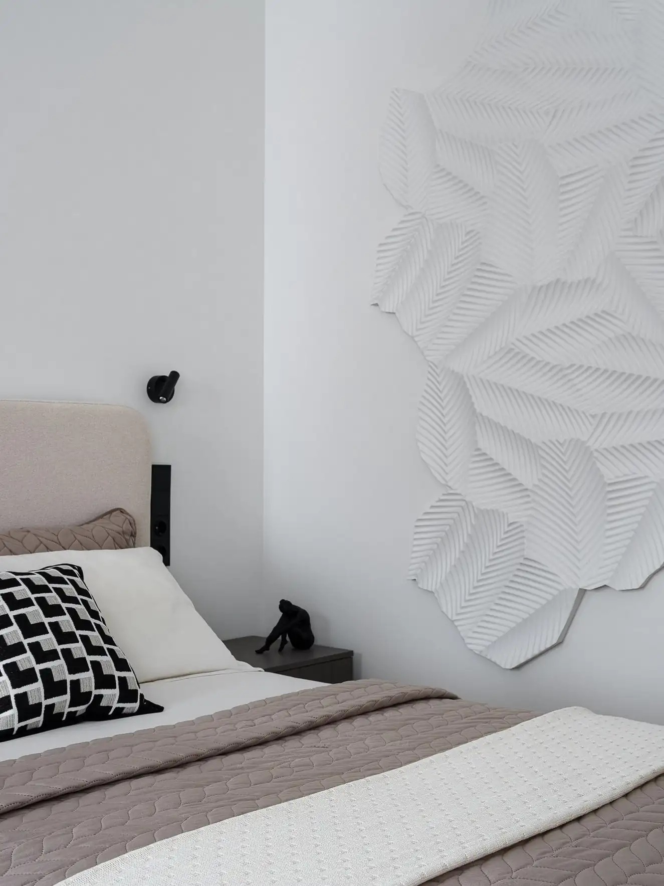 Lepukkant kis tégla lakásból modern minimalista otthon