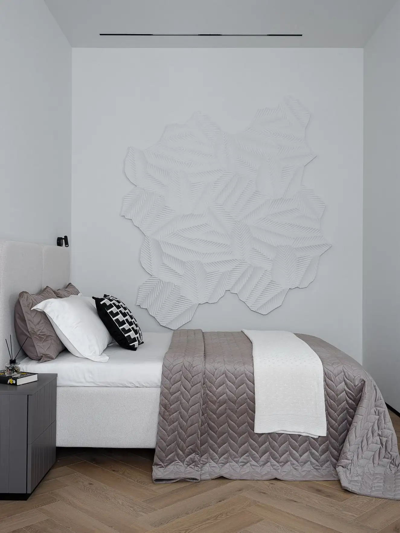 Lepukkant kis tégla lakásból modern minimalista otthon