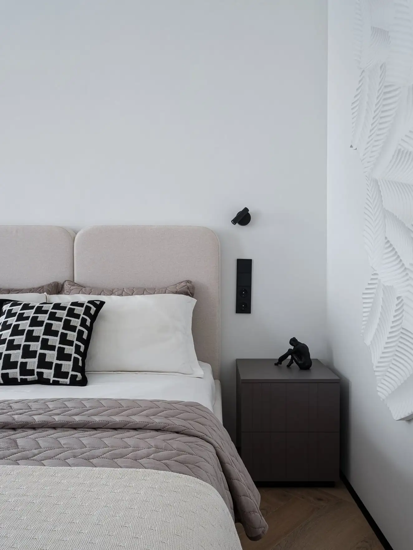 Lepukkant kis tégla lakásból modern minimalista otthon