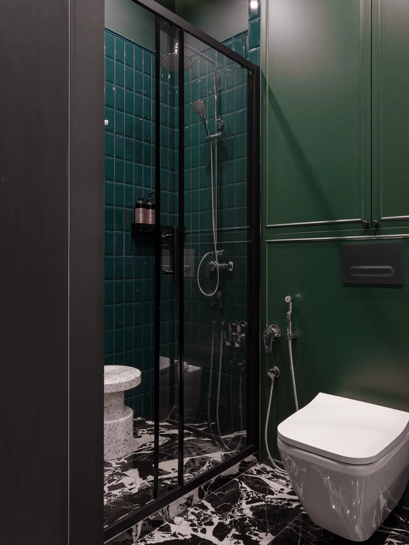 Lepukkant kis tégla lakásból modern minimalista otthon