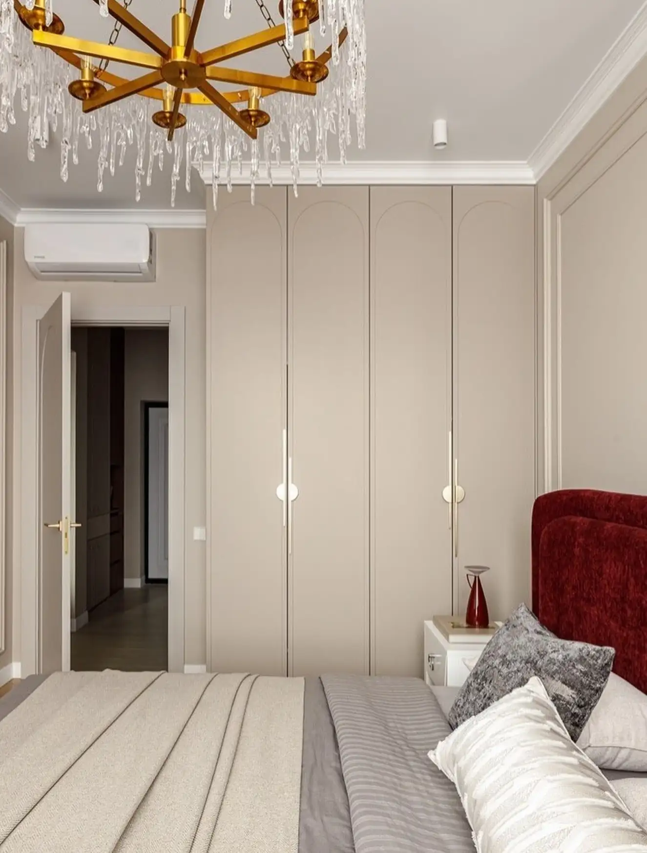 Élénk, eklektikus dizájn art deco elemekkel 40 négyzetméteres lakásban