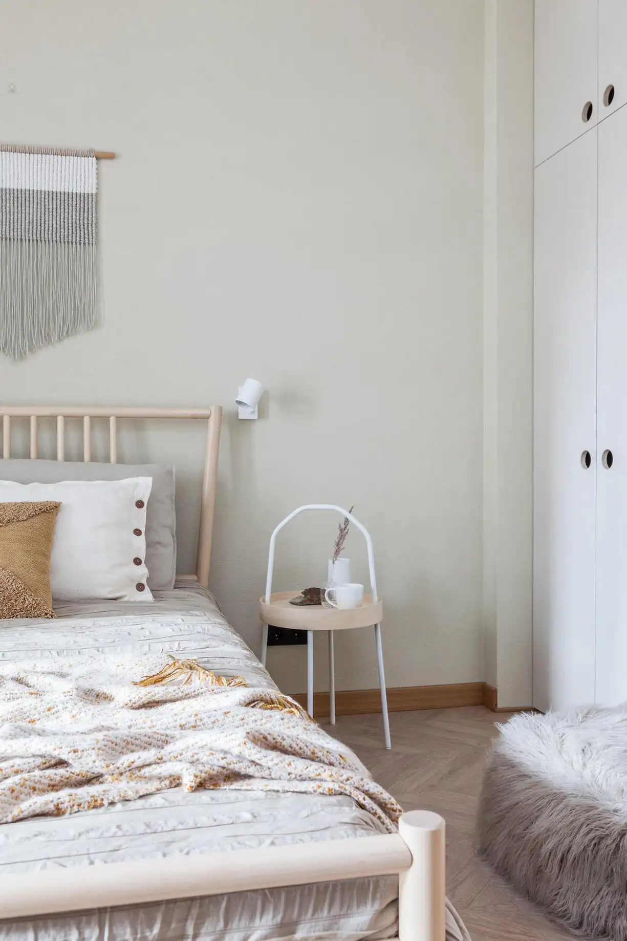 Beton, rétegelt lemez és üvegtégla: karakteres skandináv loft