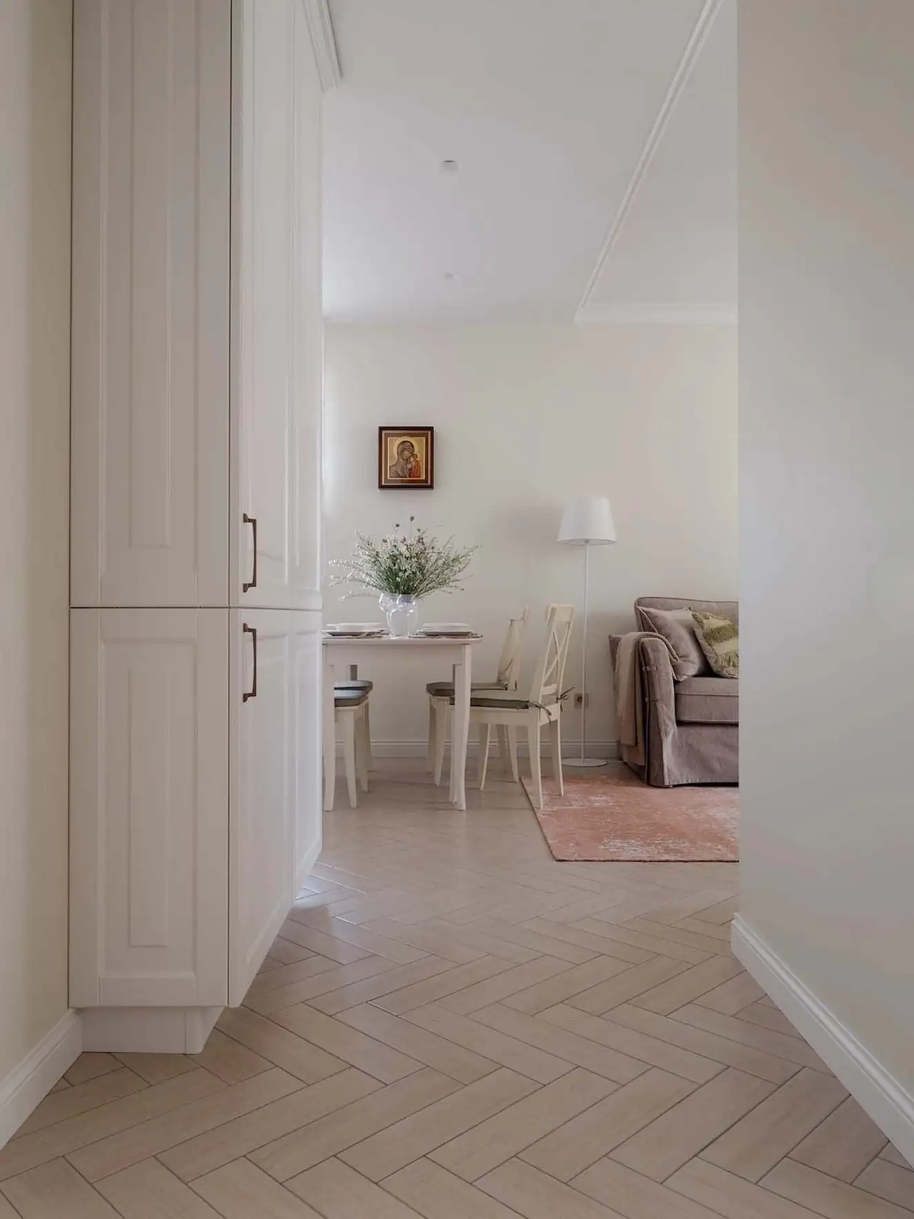 44 m2-es, kétszobás otthon modern klasszikus stílusban, provence-i részletekkel