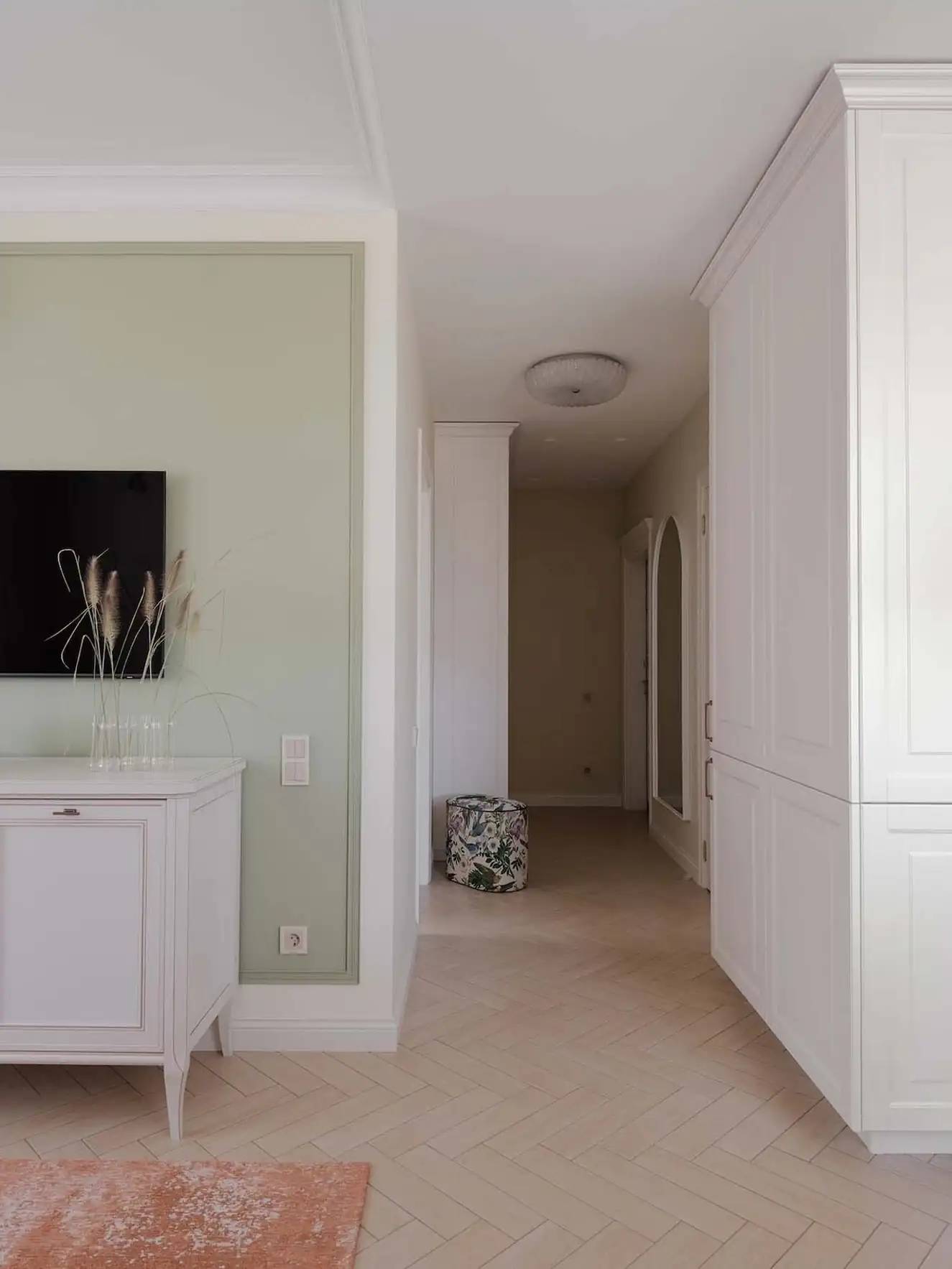 44 m2-es, kétszobás otthon modern klasszikus stílusban, provence-i részletekkel