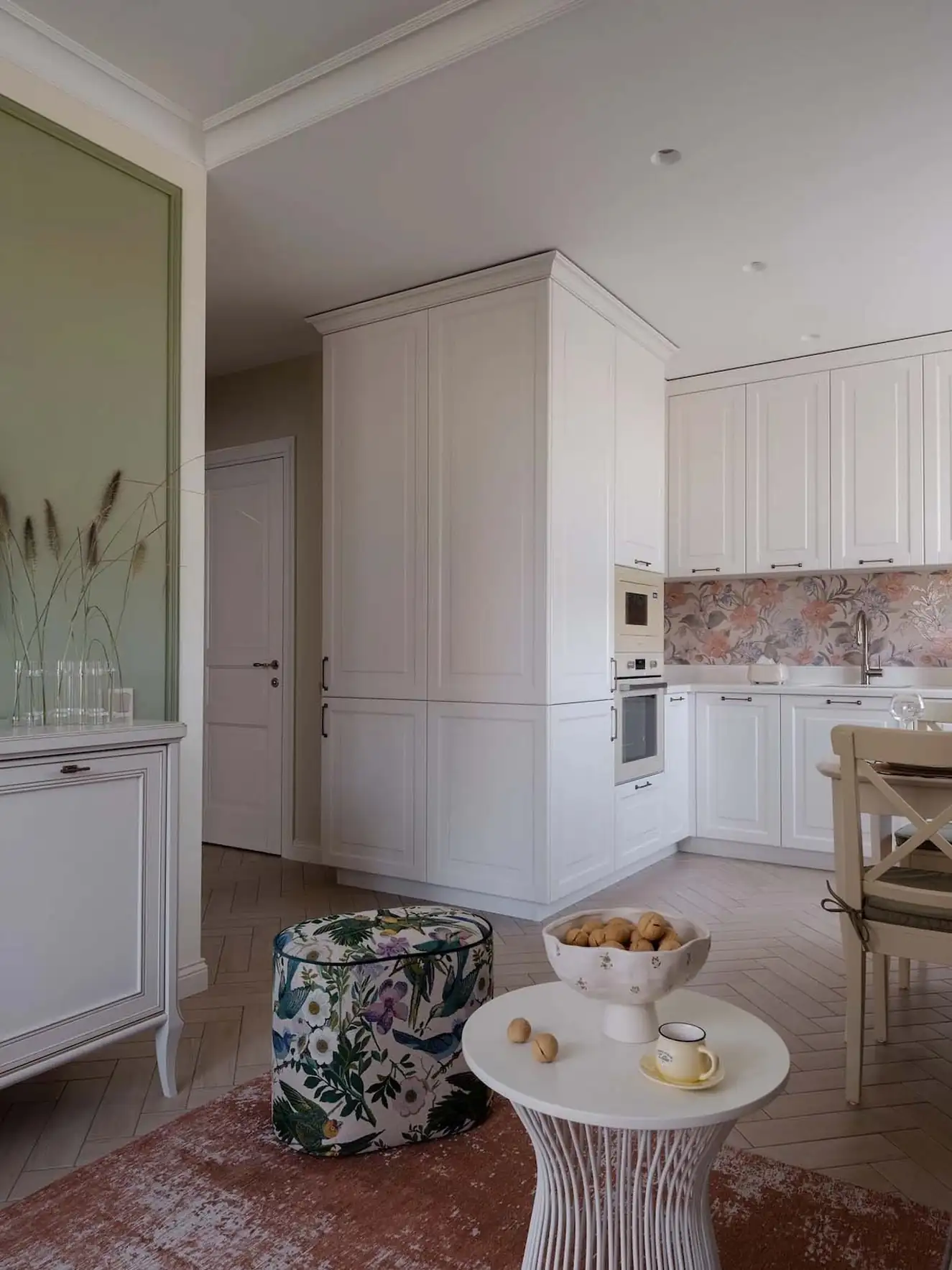 44 m2-es, kétszobás otthon modern klasszikus stílusban, provence-i részletekkel