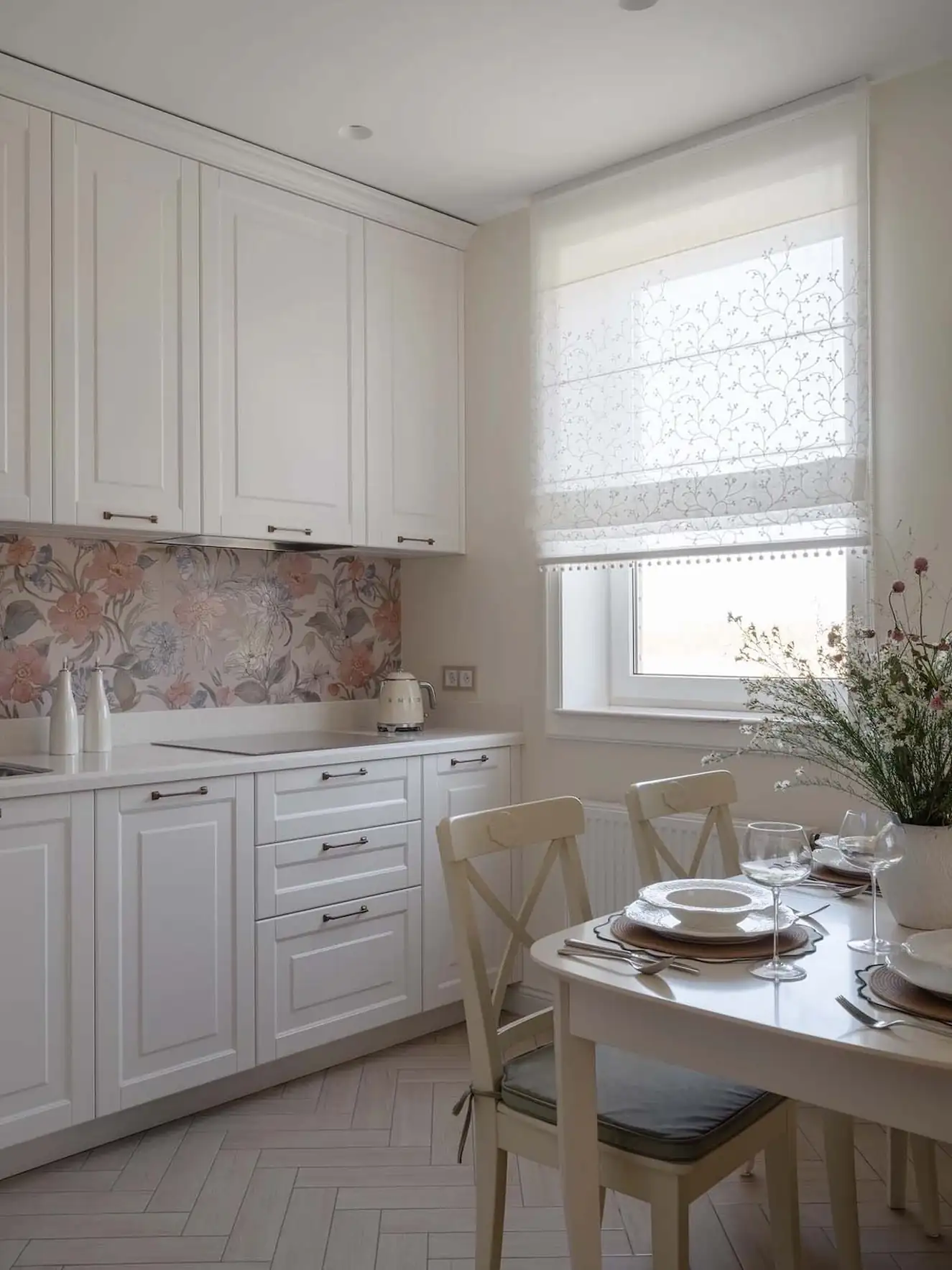 44 m2-es, kétszobás otthon modern klasszikus stílusban, provence-i részletekkel