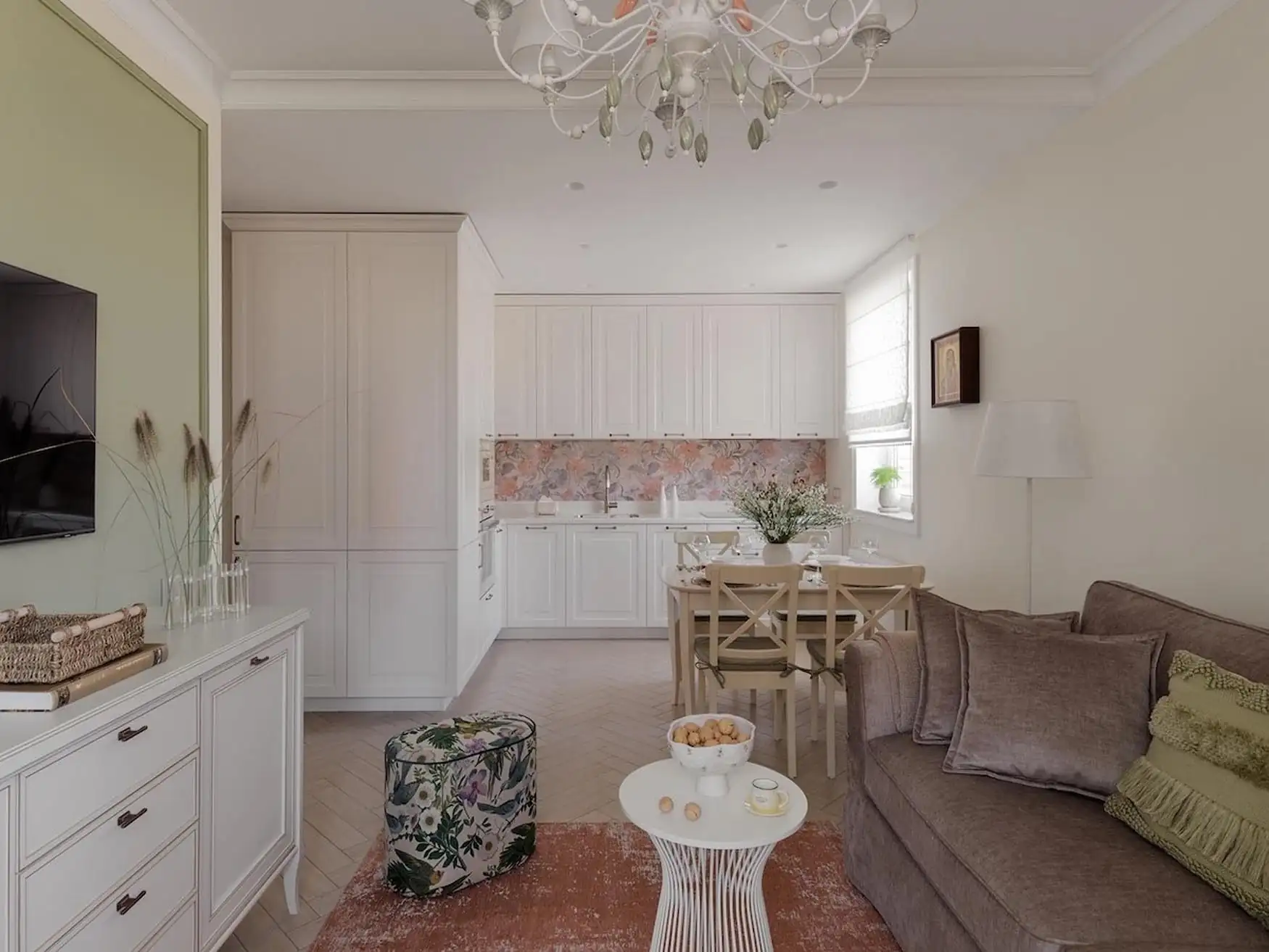 44 m2-es, kétszobás otthon modern klasszikus stílusban, provence-i részletekkel
