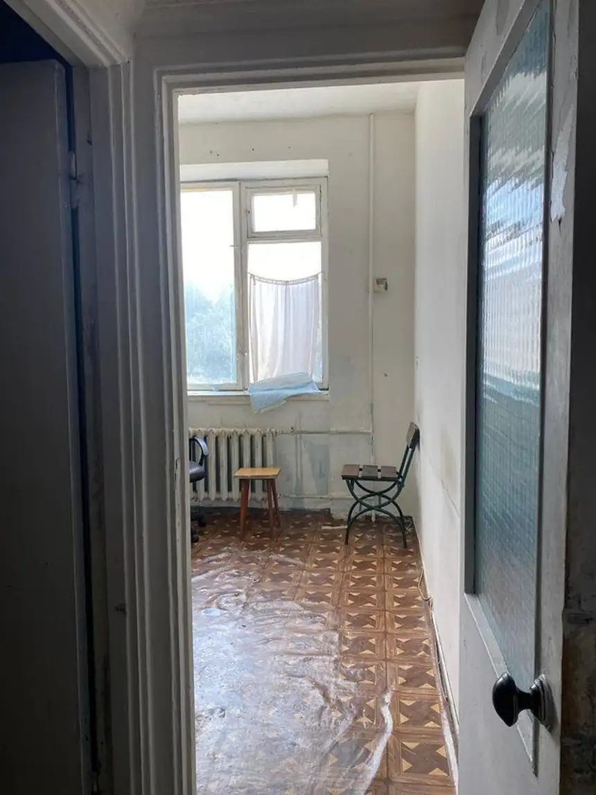 a lakásfelújítás előtt készült kép, elhanyagolt ingatlan