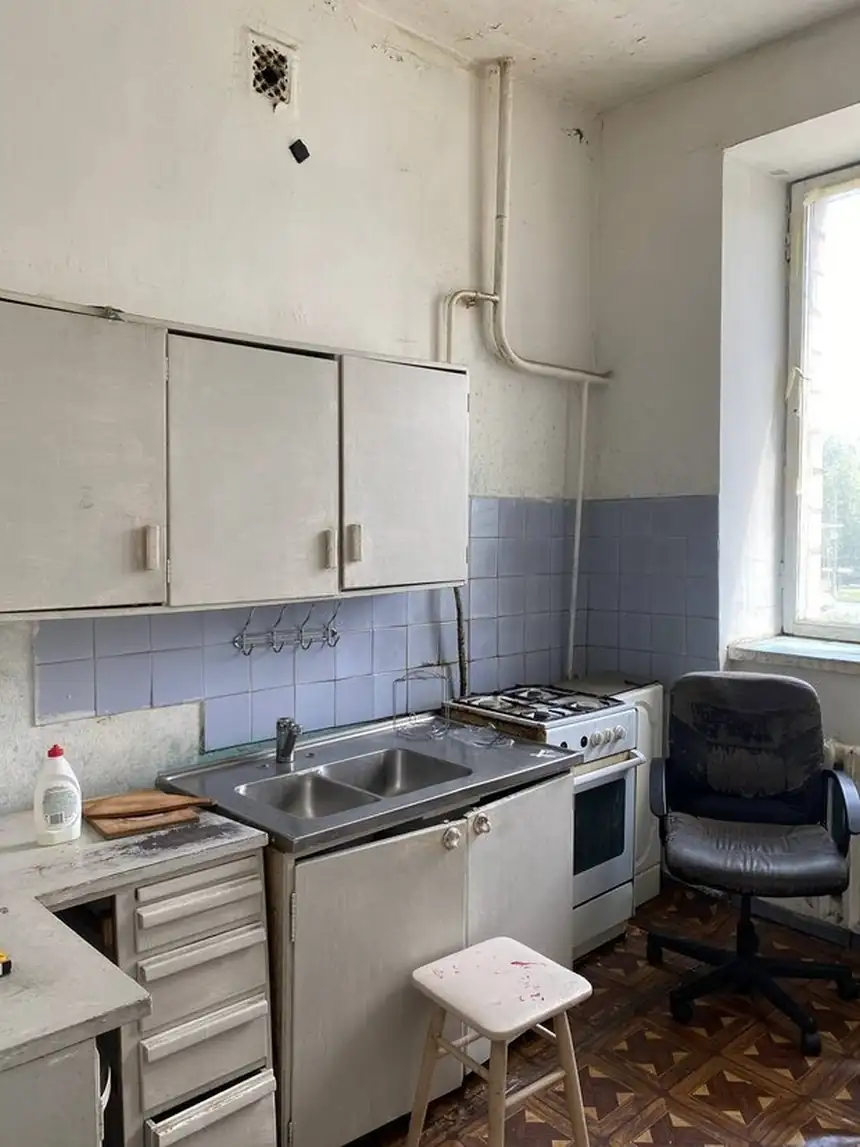 a lakásfelújítás előtt készült kép, elhanyagolt ingatlan