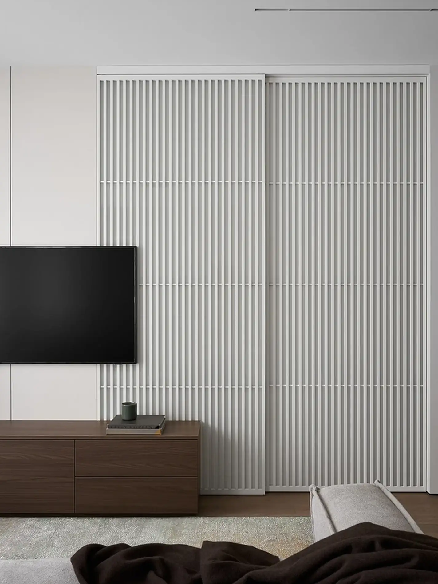 Kétszobás lakás meleg tónusú, letisztult, minimalista enteriőrrel, külön gardróbszobával