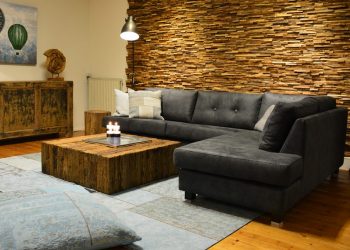 Falburkolat fából - természetes anyag, egyedi megjelenés