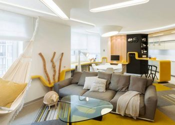 Modern, nem szokványos lakberendezés futurisztikus elemekkel, sárga kiegészítőkkel, átszervezett terekkel egy 114m2-es lakásban