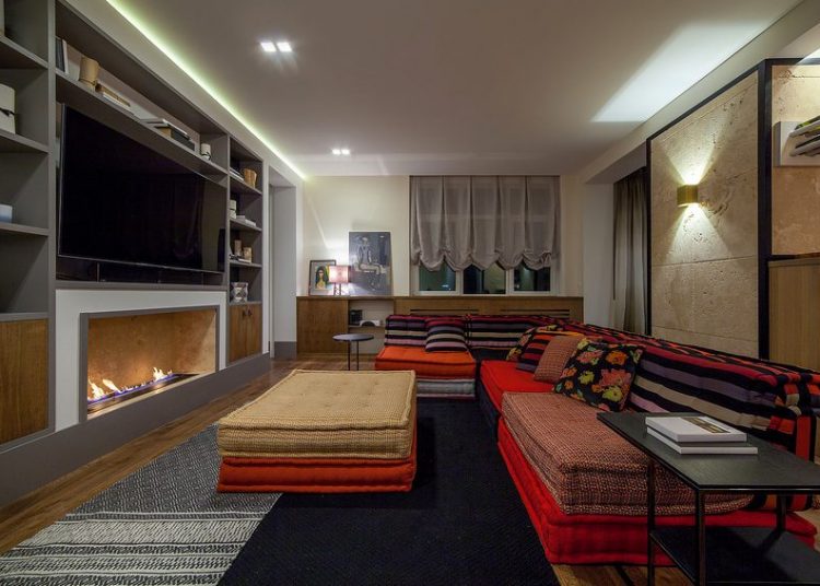 Fa, mészkő, színes elemek - 129m2-es, új építésű lakás berendezése