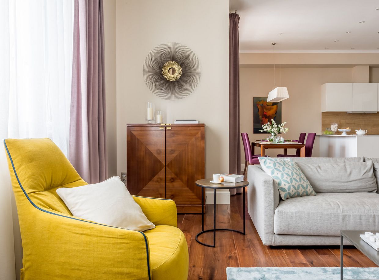 Üde, természetes, otthonos és modern - család négyszobás lakása bézs alappal, színekkel, szép burkolatokkal Üde, természetes, otthonos és modern - család négyszobás lakása bézs alappal, színekkel, szép burkolatokkal