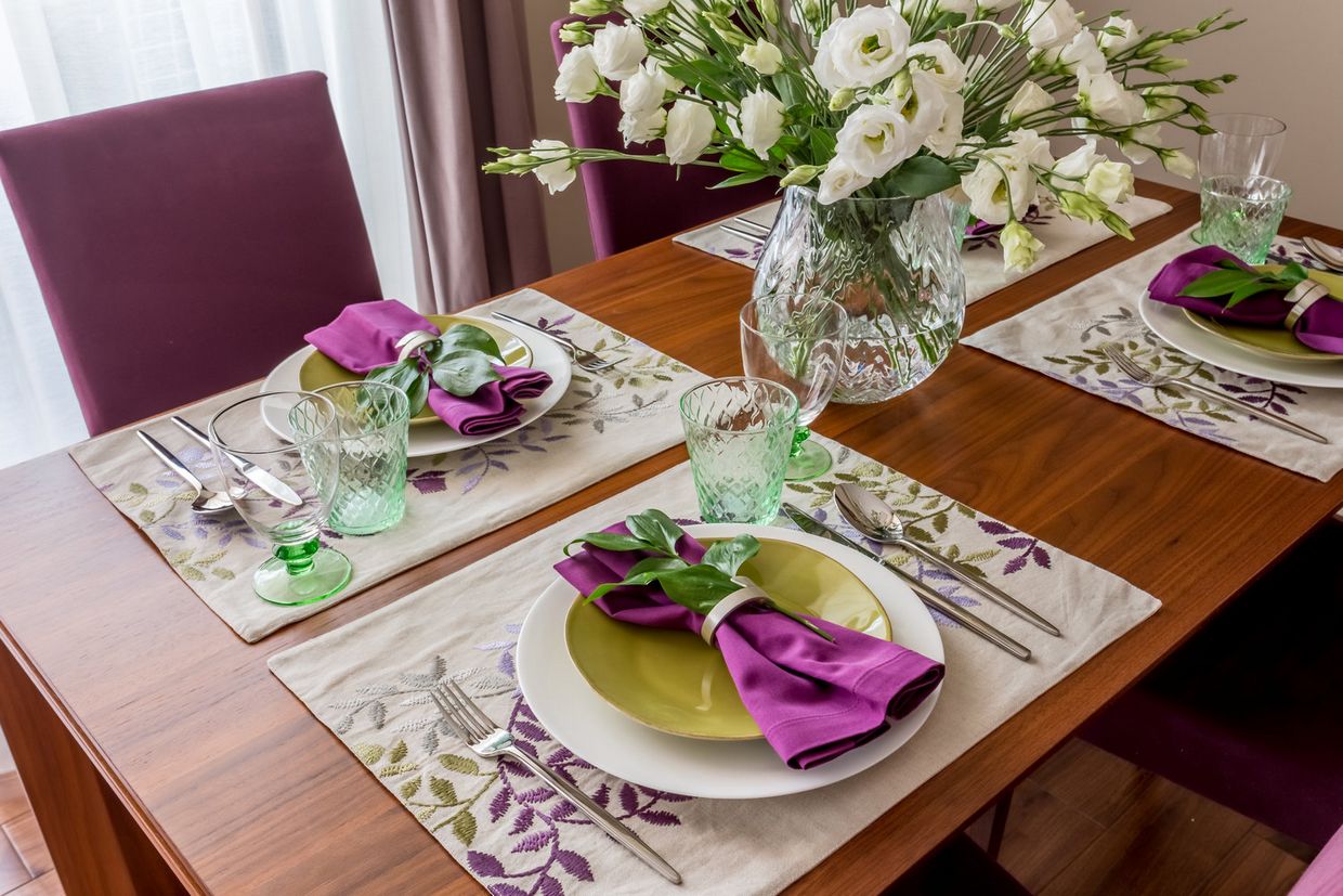 Üde, természetes, otthonos és modern - család négyszobás lakása bézs alappal, színekkel, szép burkolatokkal Üde, természetes, otthonos és modern - család négyszobás lakása bézs alappal, színekkel, szép burkolatokkal