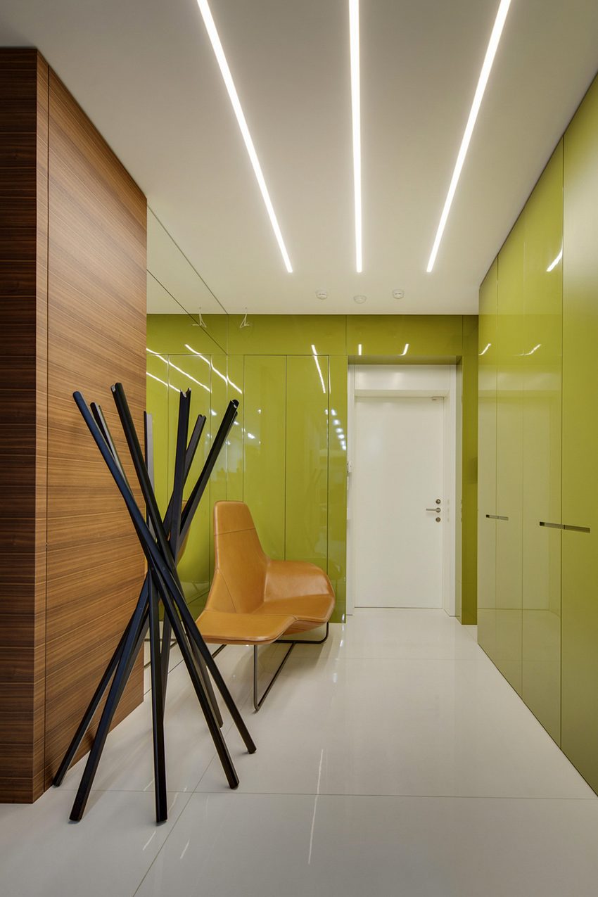 Nagy lakás berendezés - meleg fa és elegáns fényes felületek, kellemes színárnyalatok Nagy lakás berendezés - meleg fa és elegáns fényes felületek, kellemes színárnyalatok