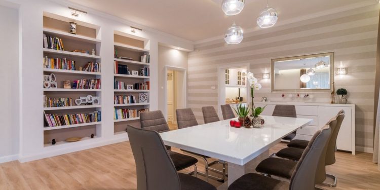 Egyszintes családi ház Budajenőn világos, lágy krémes színekkel, Balogh Ágnes lakberendezőtől - előtte-utána fotók