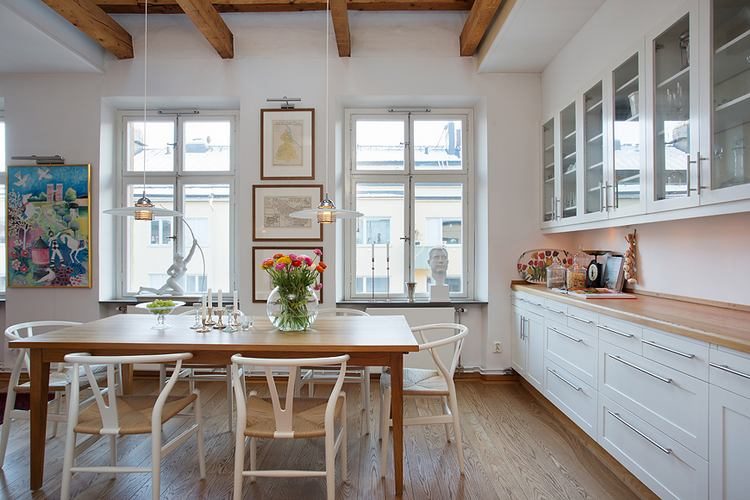 Otthonos, tágas kétszintes tetőtéri lakás