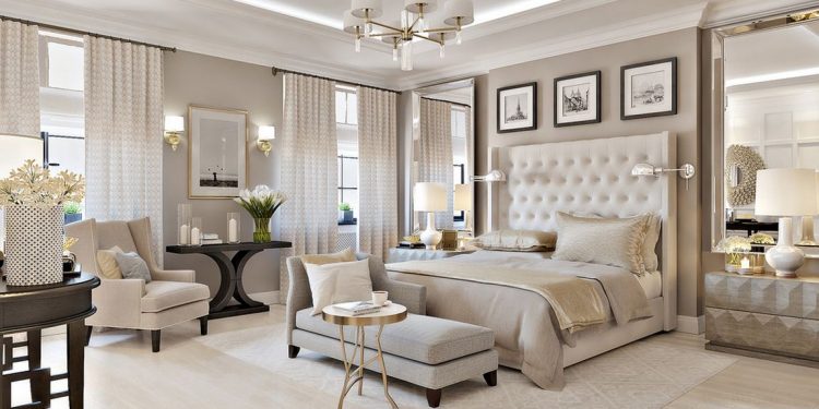 Amerikai klasszikus lakberendezés nagy lakásban - elegáns, időtlen dizájn, egységes, világos bézs-fehér alapszín, sötét fa és szürkék harmóniája