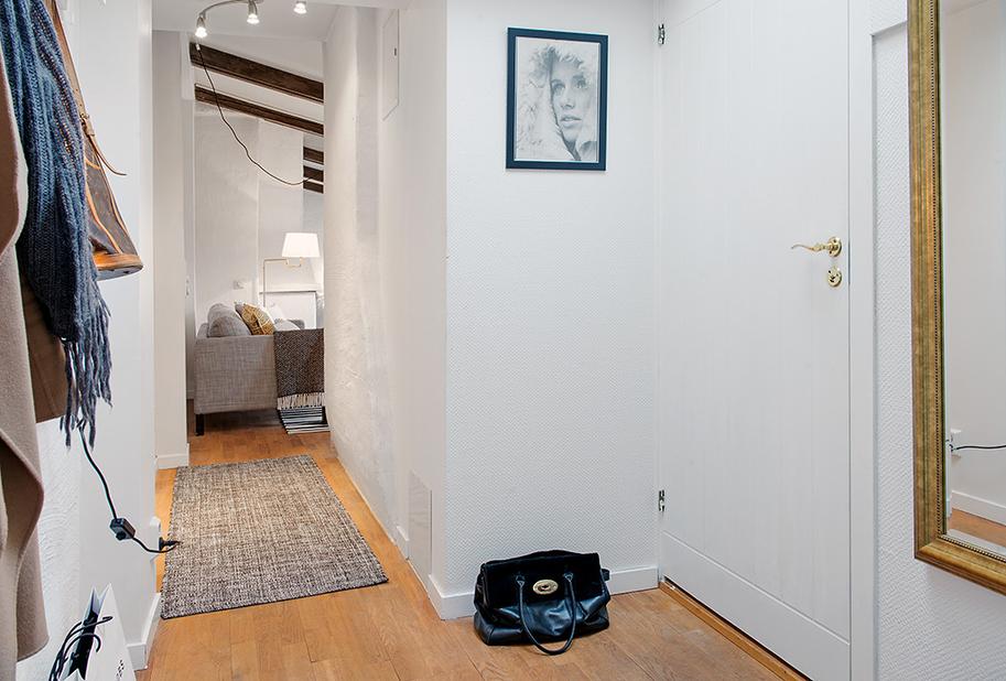 Kis lakás tippek - Hangulatos kis tetőtéri lakás egyetlen szobával Kis lakás tippek - Hangulatos kis tetőtéri lakás egyetlen szobával