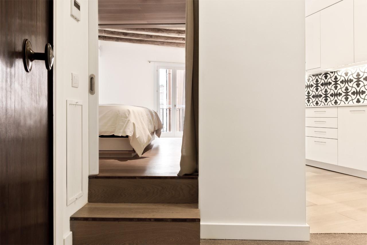 Hálószoba a középpontban - érdekes elrendezés egy 48nm-es lakásban