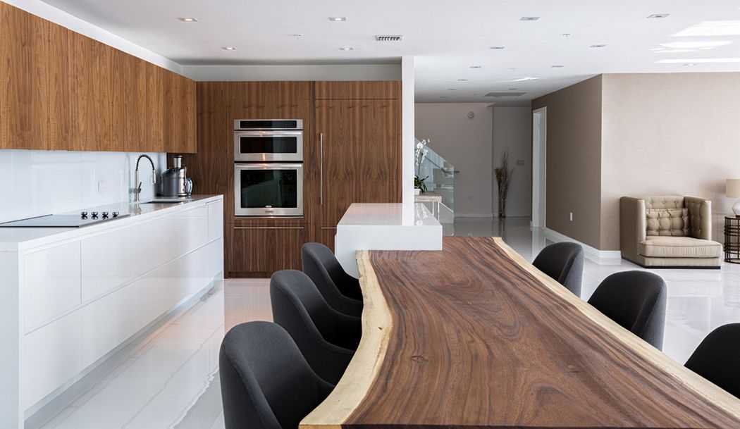 Különleges terek: két emelet magas nappali és hatalmas üvegfelületek