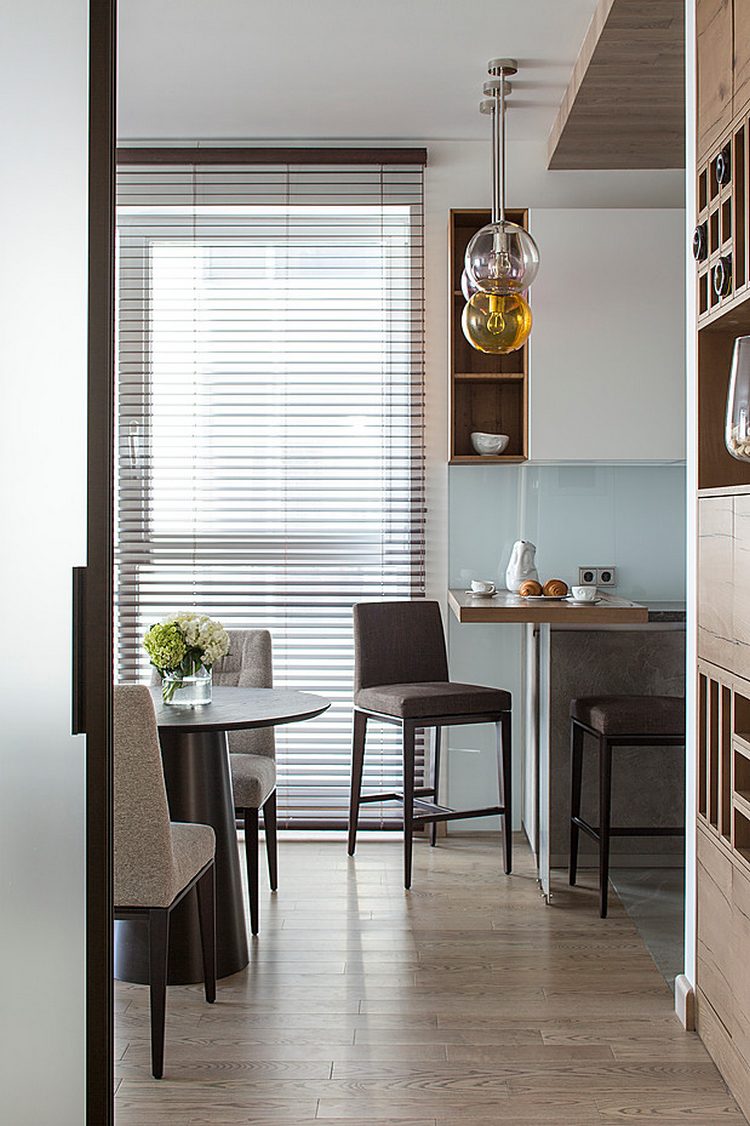 Másfél szobás lakás két személynek kényelmesen berendezve - szép fa felületek, színes kiegészítők