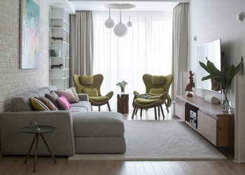 Másfél szobás lakás két személynek kényelmesen berendezve - szép fa felületek, színes kiegészítők