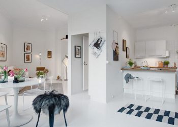 Egy szoba és konyha - plusz erkély és fehér padló