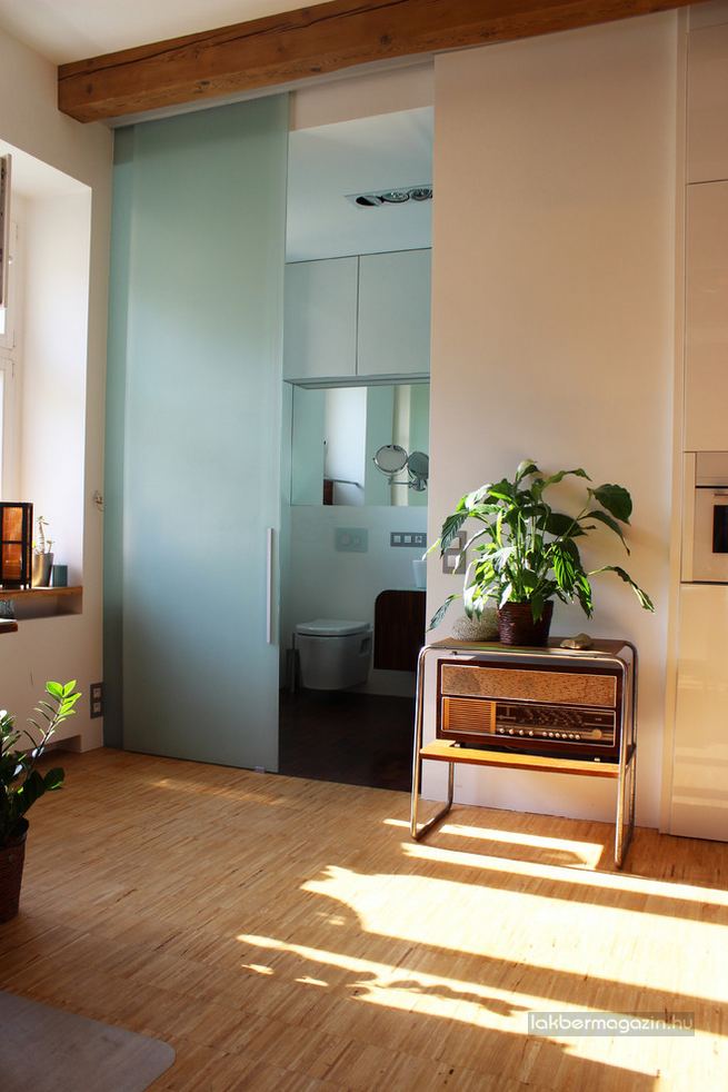 Kis lakás kreatívan saját ötletekkel és munkával - nyitott és egyedi 50nm-es otthon