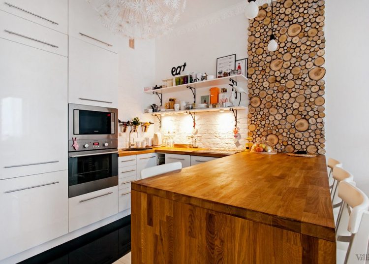 54m2-es egy hálószobás lakás természetes egyszerűséggel berendezve, ötletes fa megoldásokal