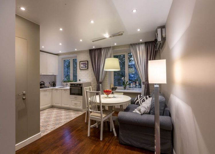 Gyermekes család 54m2-es társasházi lakásának berendezése teljes felszereltséggel