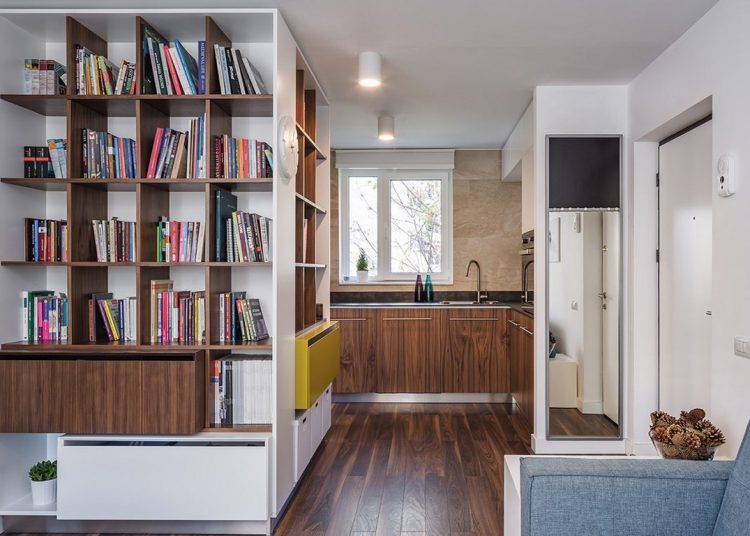 Világos, könnyed dekoráció egy 55m2-es, egy plusz két fél szobás modern lakásban