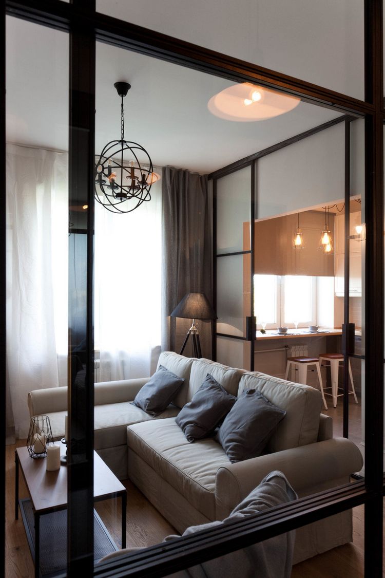 56m2-es lakás kényelmes konyhával és hálószobával, üvegezett válaszfalakkal, tolóajtókkal könnyítve a teret a nappali zónában 56m2-es lakás kényelmes konyhával és hálószobával, üvegezett válaszfalakkal, tolóajtókkal könnyítve a teret a nappali zónában