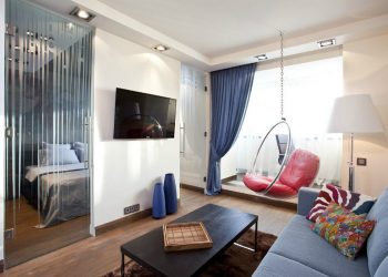 Látványos, kétszobás 56m2-es lakás üvegfallal a háló és fürdő között