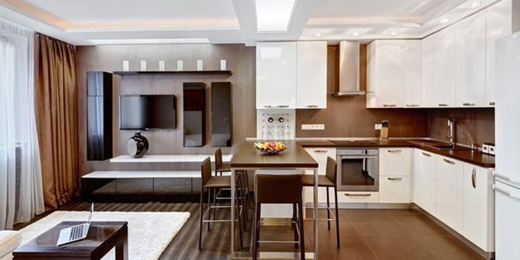 Férfiasra hangolt lakberendezés - 56nm-es lakás bézs, barna, fekete, fehér színekkel, szögletes vonalakkal