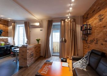 Föszerepben a téglafal - meleg árnyalatok és érdekes részletek egy 57nm-es lakásban