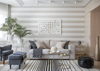 Lágy színek és csíkok - 59m2-es lakás új dekorációja krém árnyalatokkal, tapétával, minőségi felületekkel