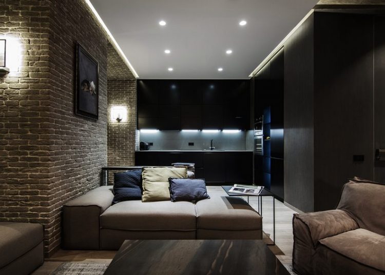 60m2-es modern lakás sötét, meleg tónusokkal, elegáns berendezéssel, nagy, nyitott nappali térrel