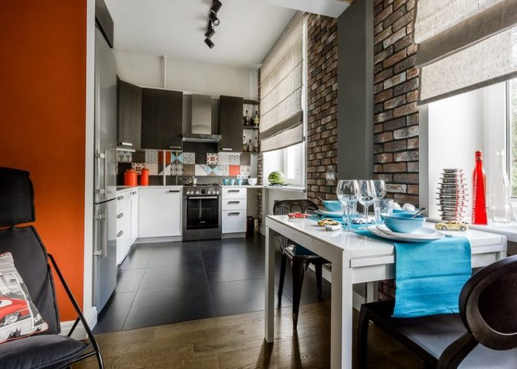 Fiatal család modern, 60m2-es lakása gyerekszobával - képregény ihlette dekorációval