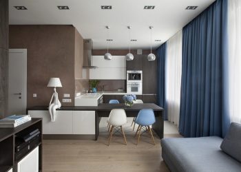 Kék, barna árnyalatok, sötét fa felületek egy 60m2-es kétszobás lakásban - tágas, kényelmes térszervezés